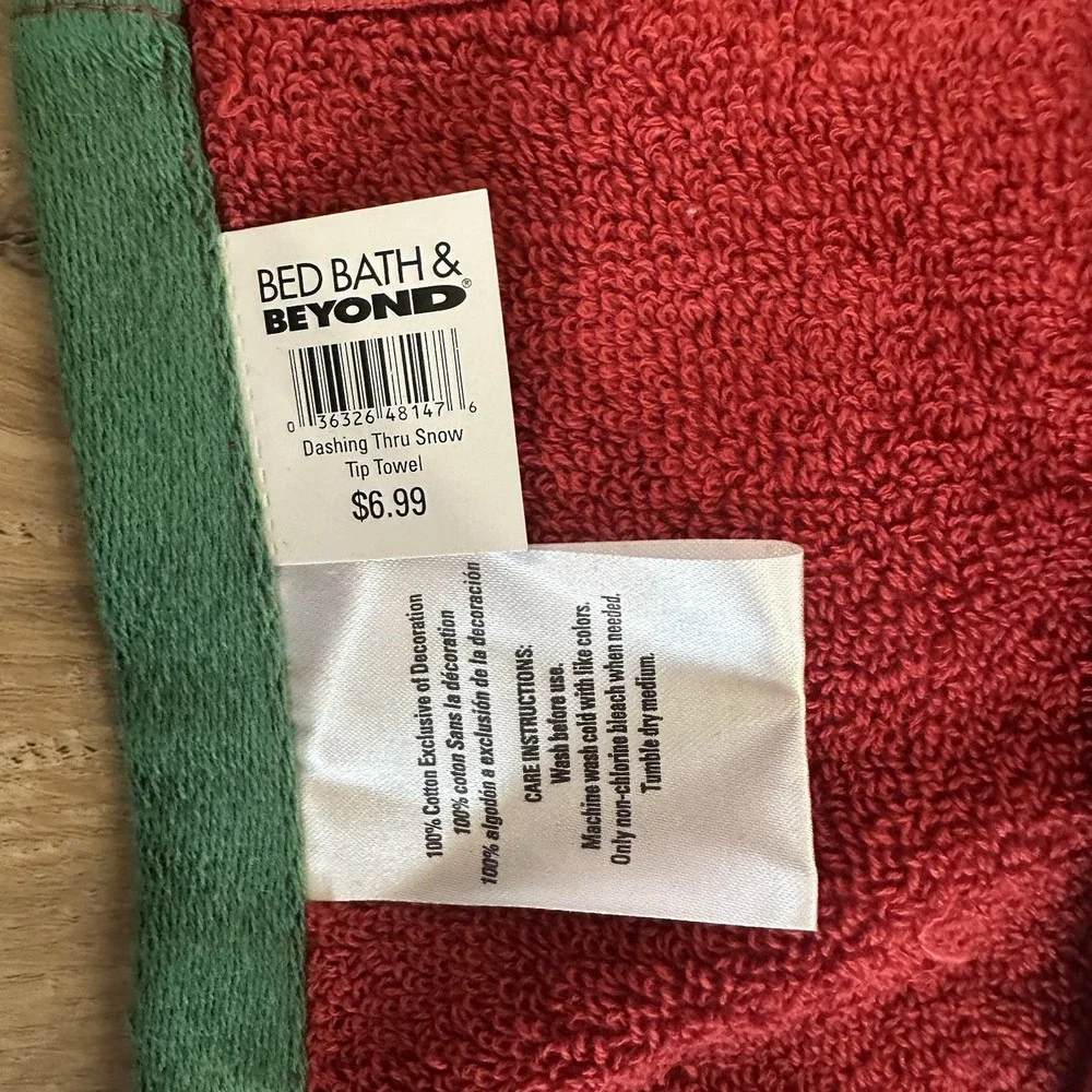 VTG Bed Bath & Beyond Christmas Towel & Hand Towel Set NEW Red Reindeer Stocking